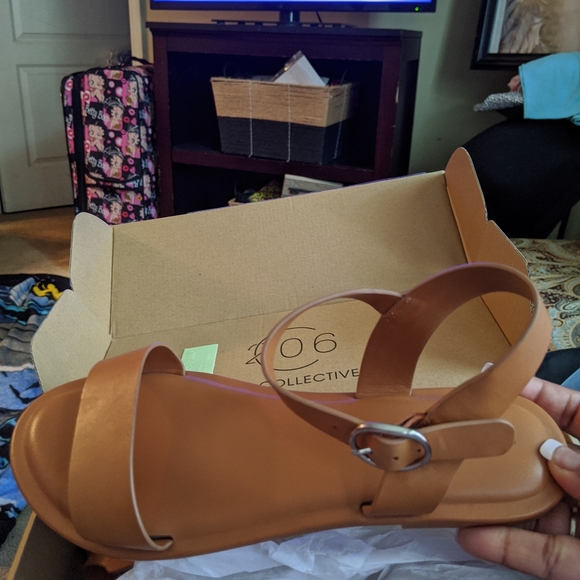 Sandals - Picture 2 of 2